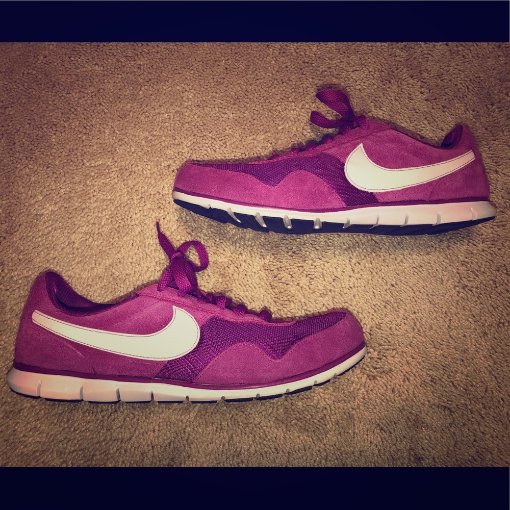 Women’s Nike Victoria NM, Size 8.5